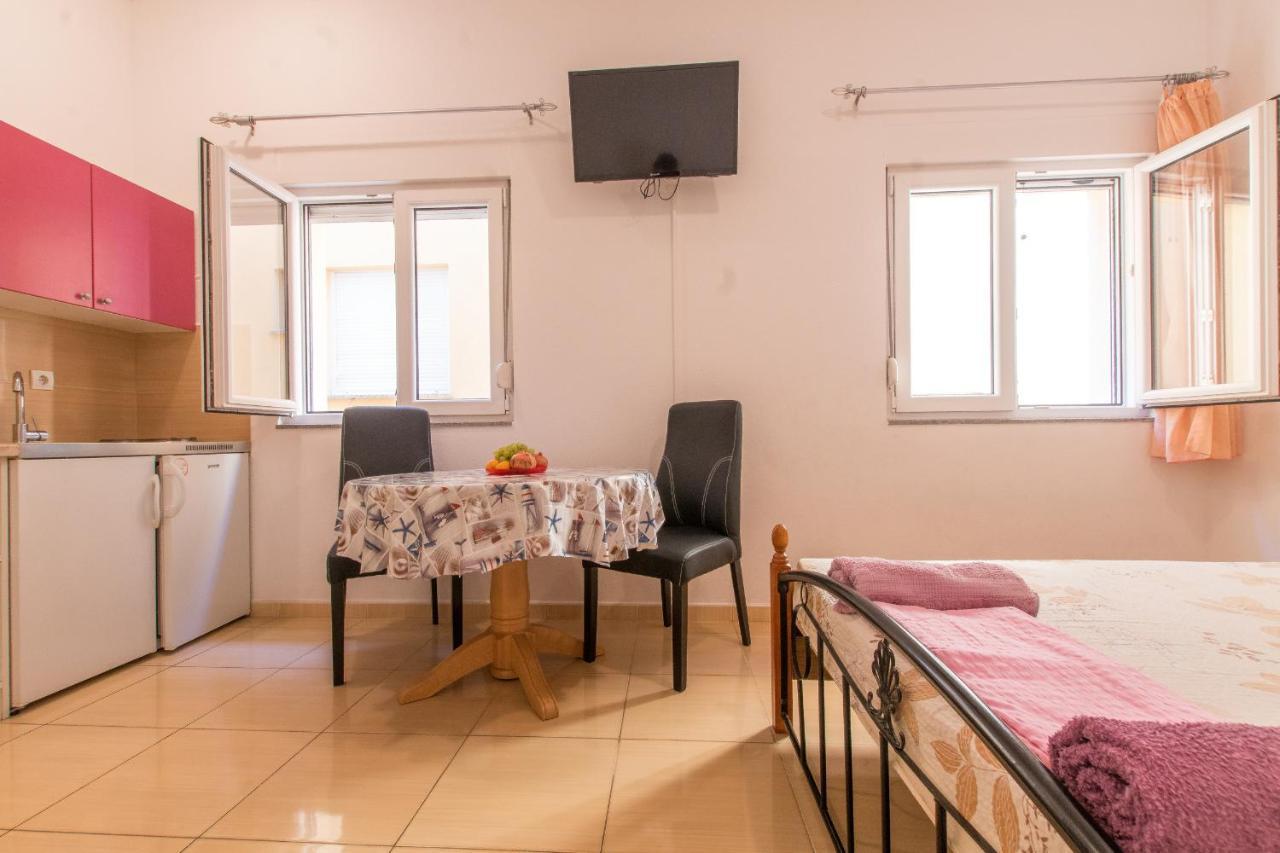 Studio Apartments Zloic In クラヴィツァ エクステリア 写真